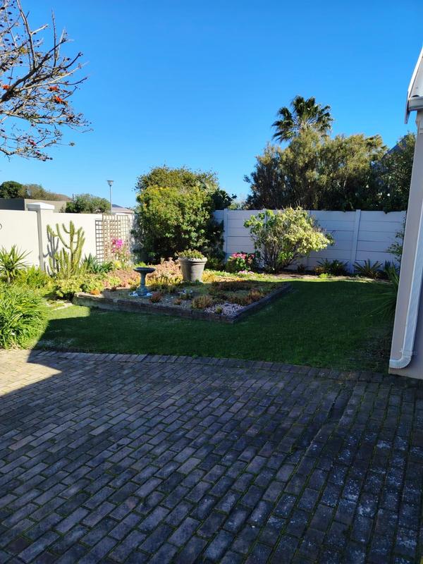 4 Bedroom Property for Sale in Sandbaai Western Cape
